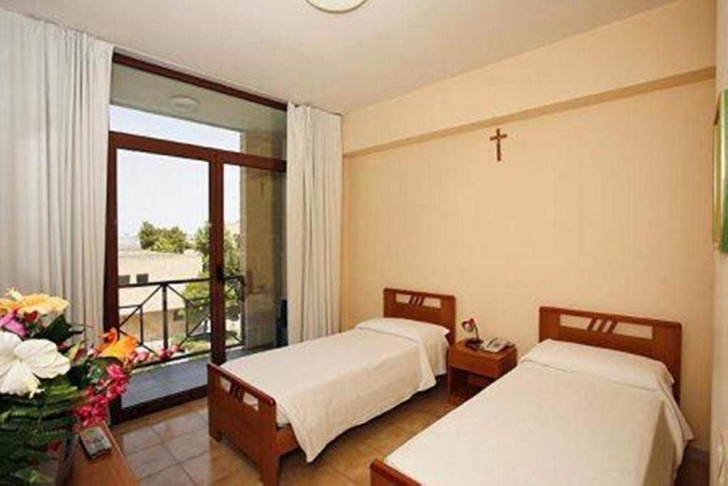 Casa Pastor Bonus Hotel Lecce Kamer foto