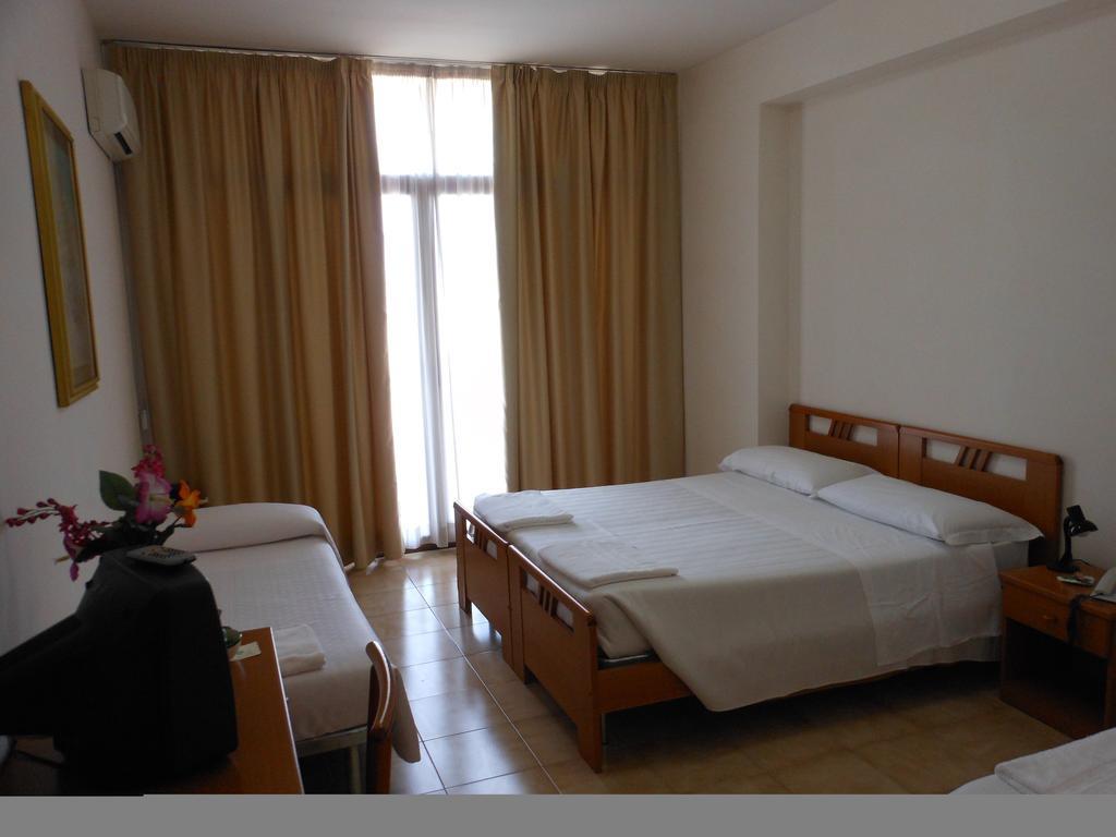 Casa Pastor Bonus Hotel Lecce Kamer foto